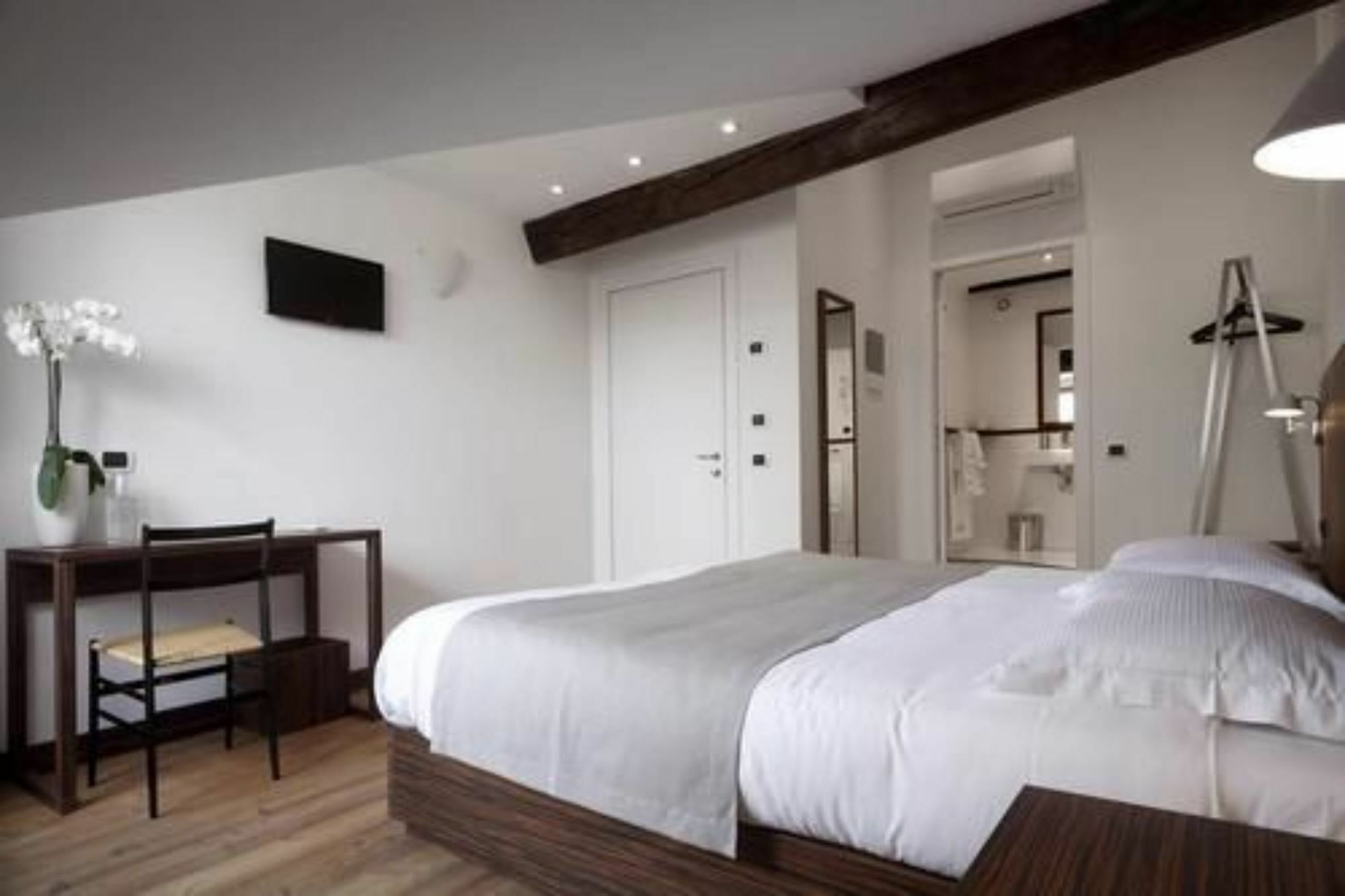 My Bed Hotel Milan Exterior photo