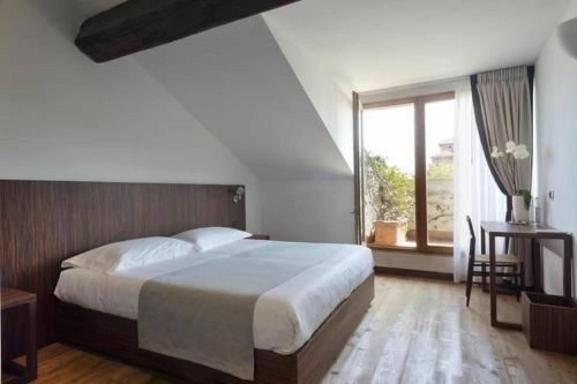 My Bed Hotel Milan Exterior photo