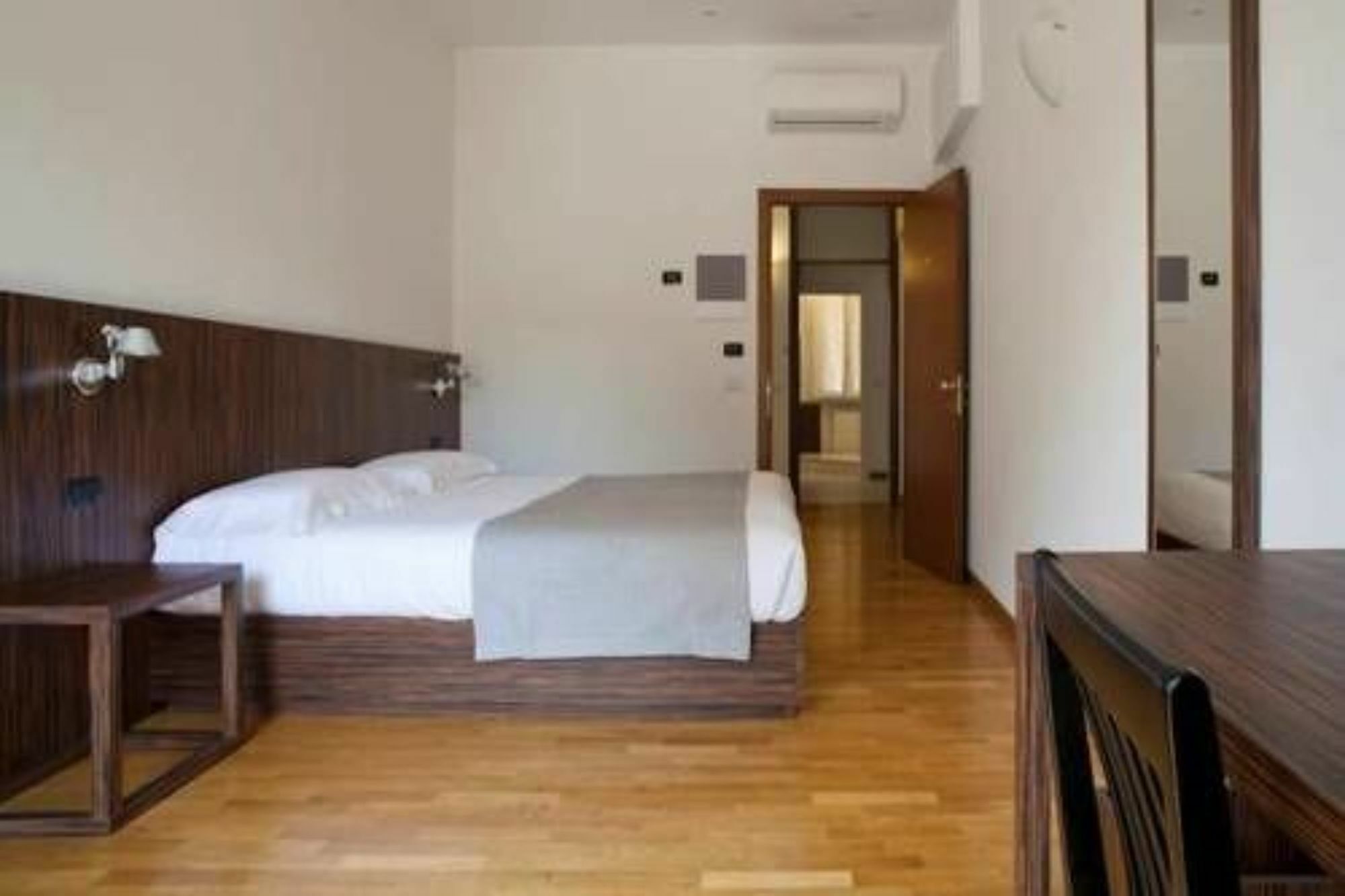My Bed Hotel Milan Exterior photo